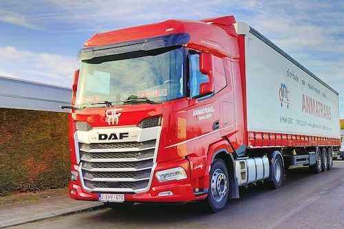 Anmatrans vrachtwagen op de weg